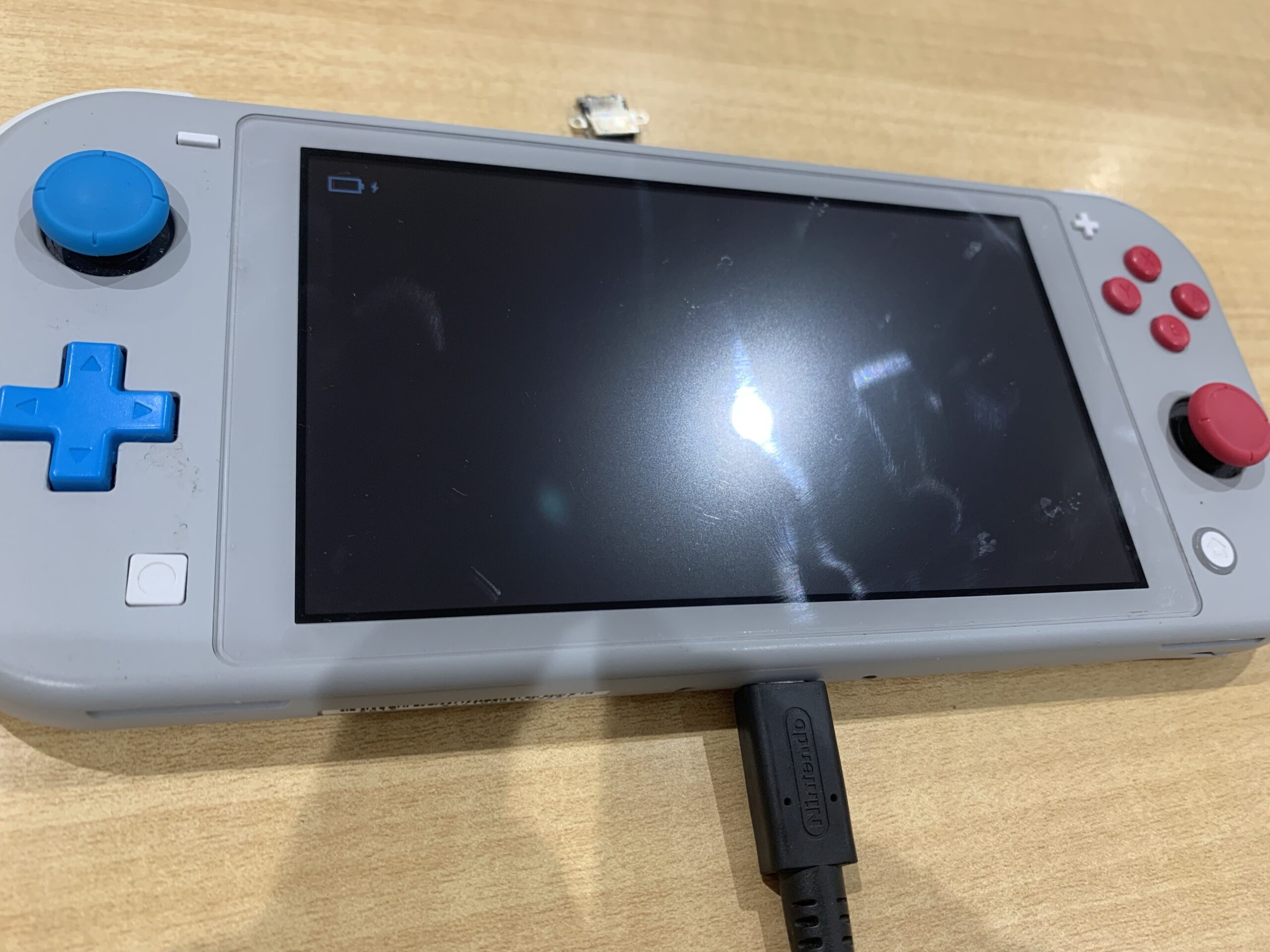 ○【Nintendo Switch Lite】充電できない症状を充電口交換で改善！即日
